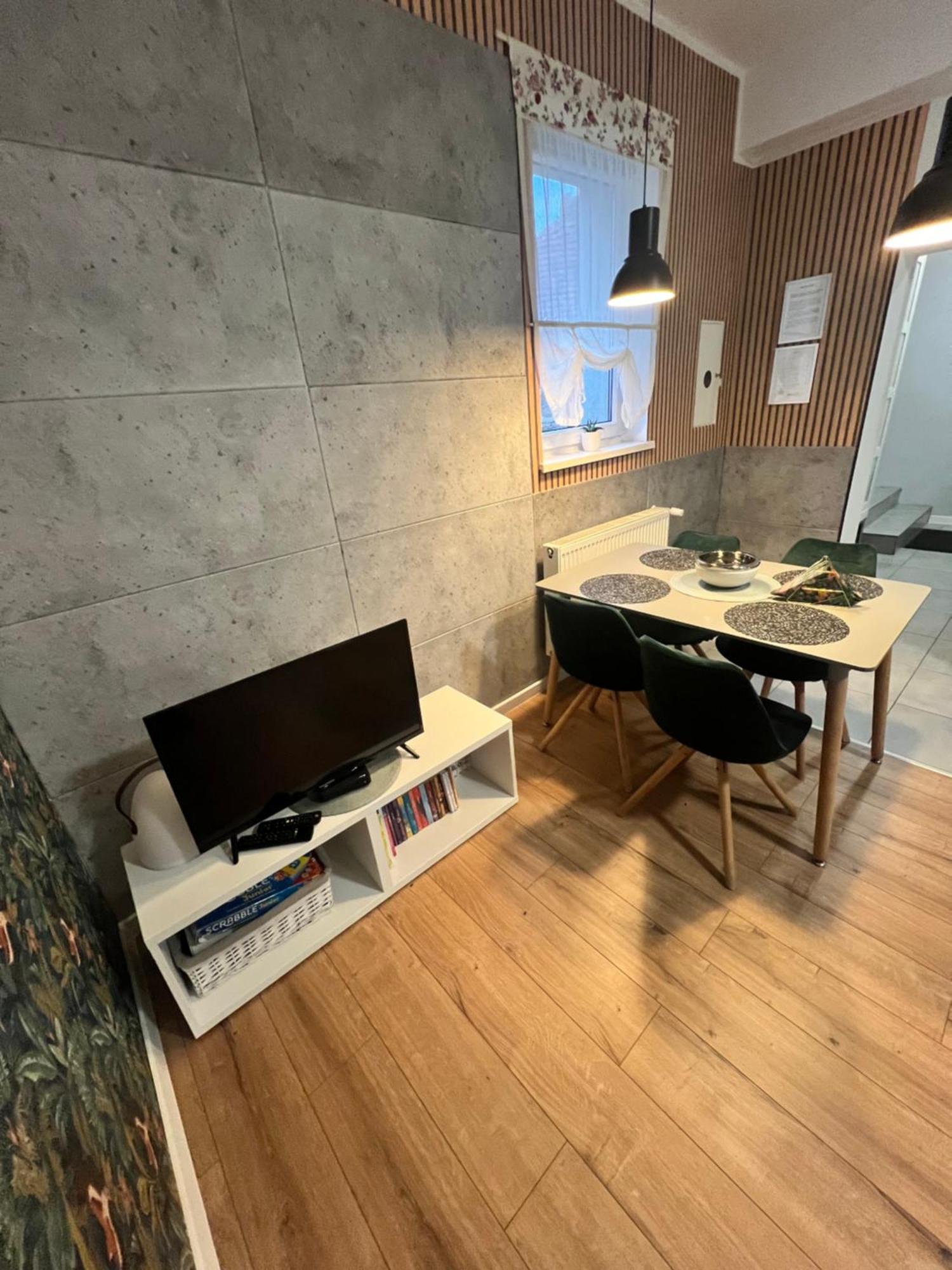 Apartamenty Cieplicka 20A Jelenia Gora Bagian luar foto
