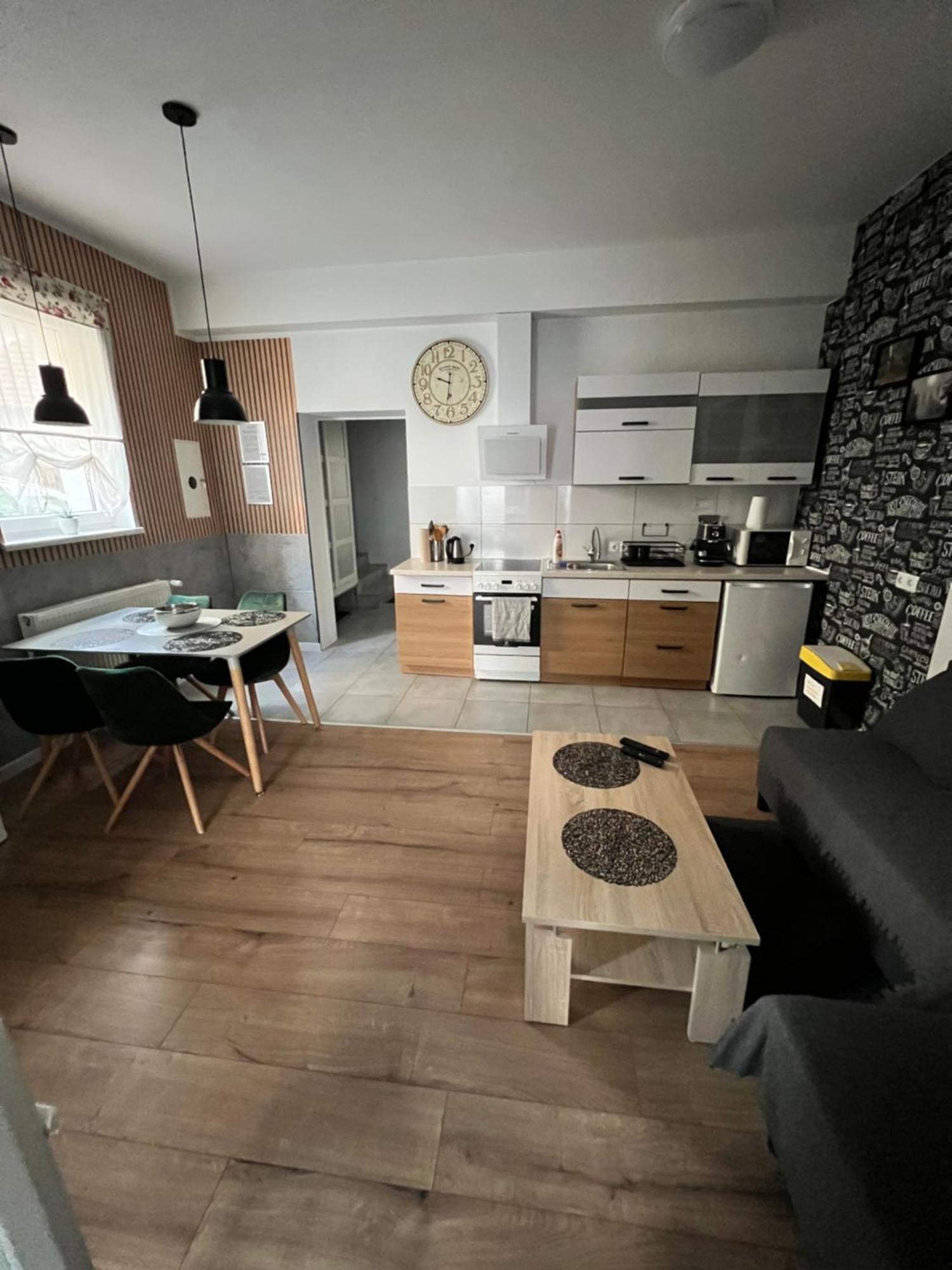 Apartamenty Cieplicka 20A Jelenia Gora Bagian luar foto
