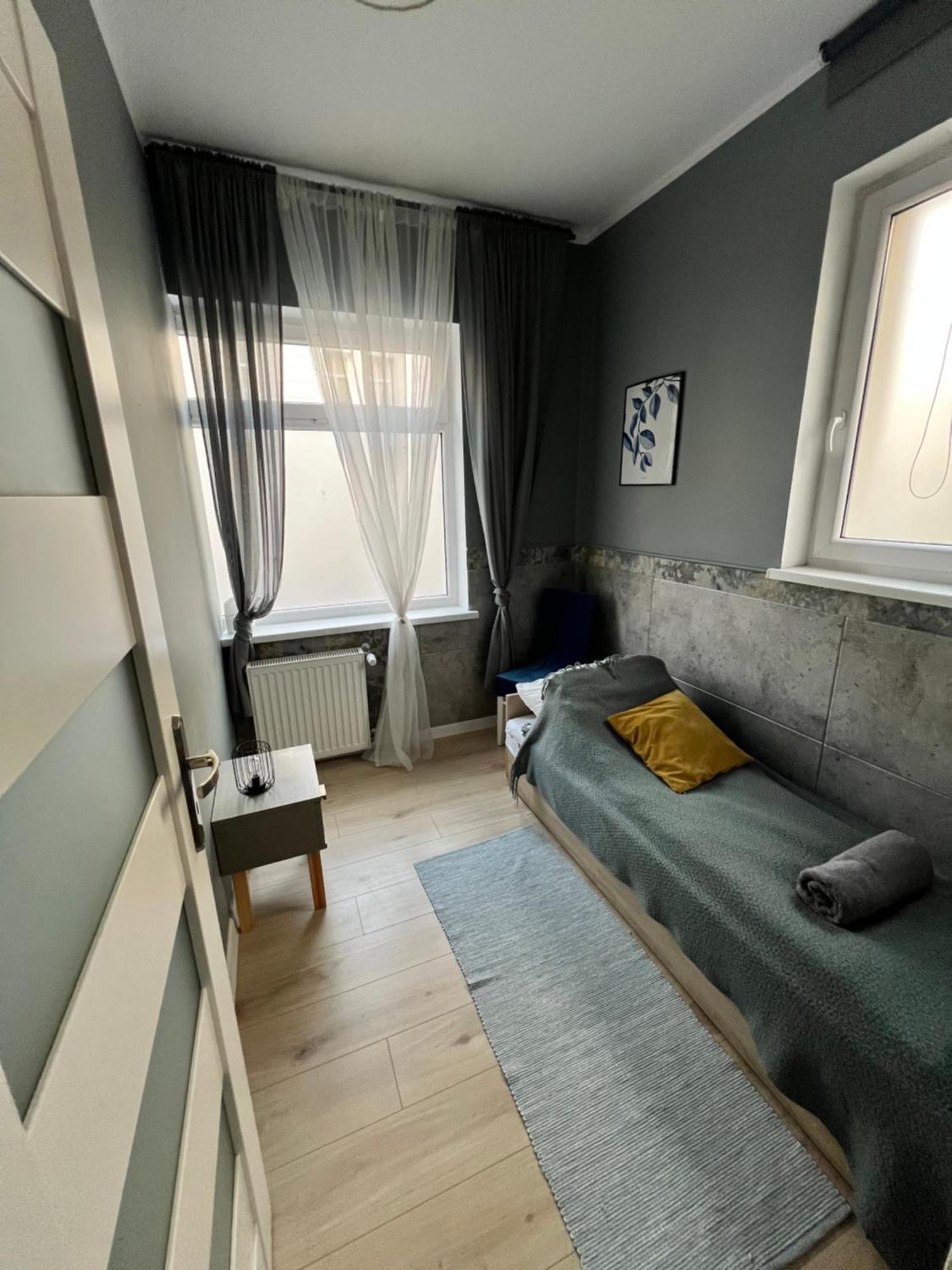 Apartamenty Cieplicka 20A Jelenia Gora Bagian luar foto